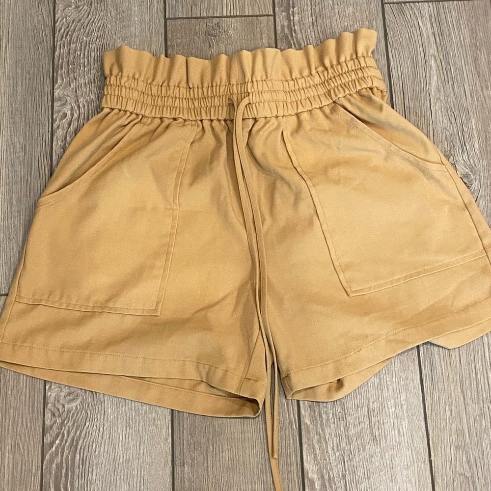 Very cute summer shorts! About 5 Inch seams. Can fit from size 24-27
